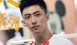 黄景瑜李沁最新爆料,甜蜜互动引期待，幕后故事揭秘